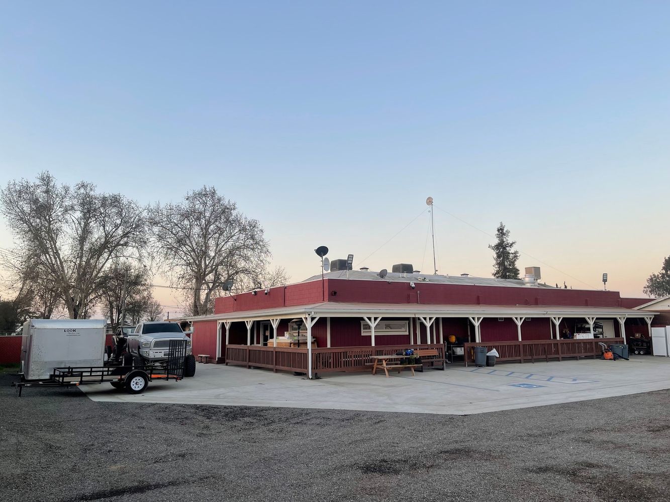 Turn Key Bar & Apartment in Riverdale, CA: 5020 19 1/2 Ave, Riverdale, CA 93656